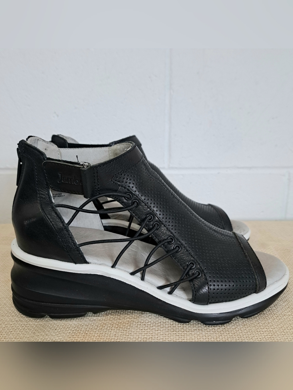 Jambu Naomi Black Perforated Leather Open Toe Comfort Wedge Sandals Sz 7